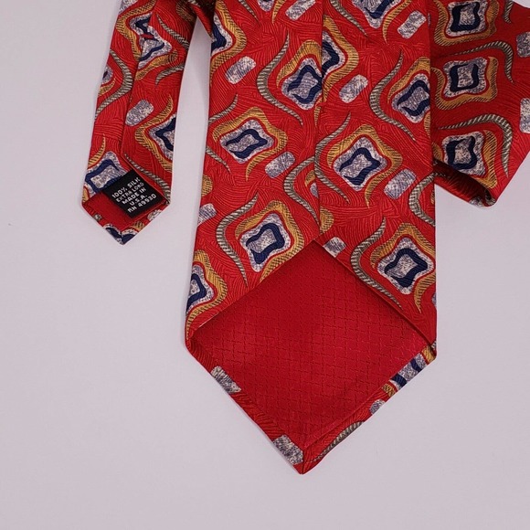 ZIANETTI TIE ITALIAN SILK COLLECTION RED Made in the USA 3.75”W 60”L - Picture 3 of 7